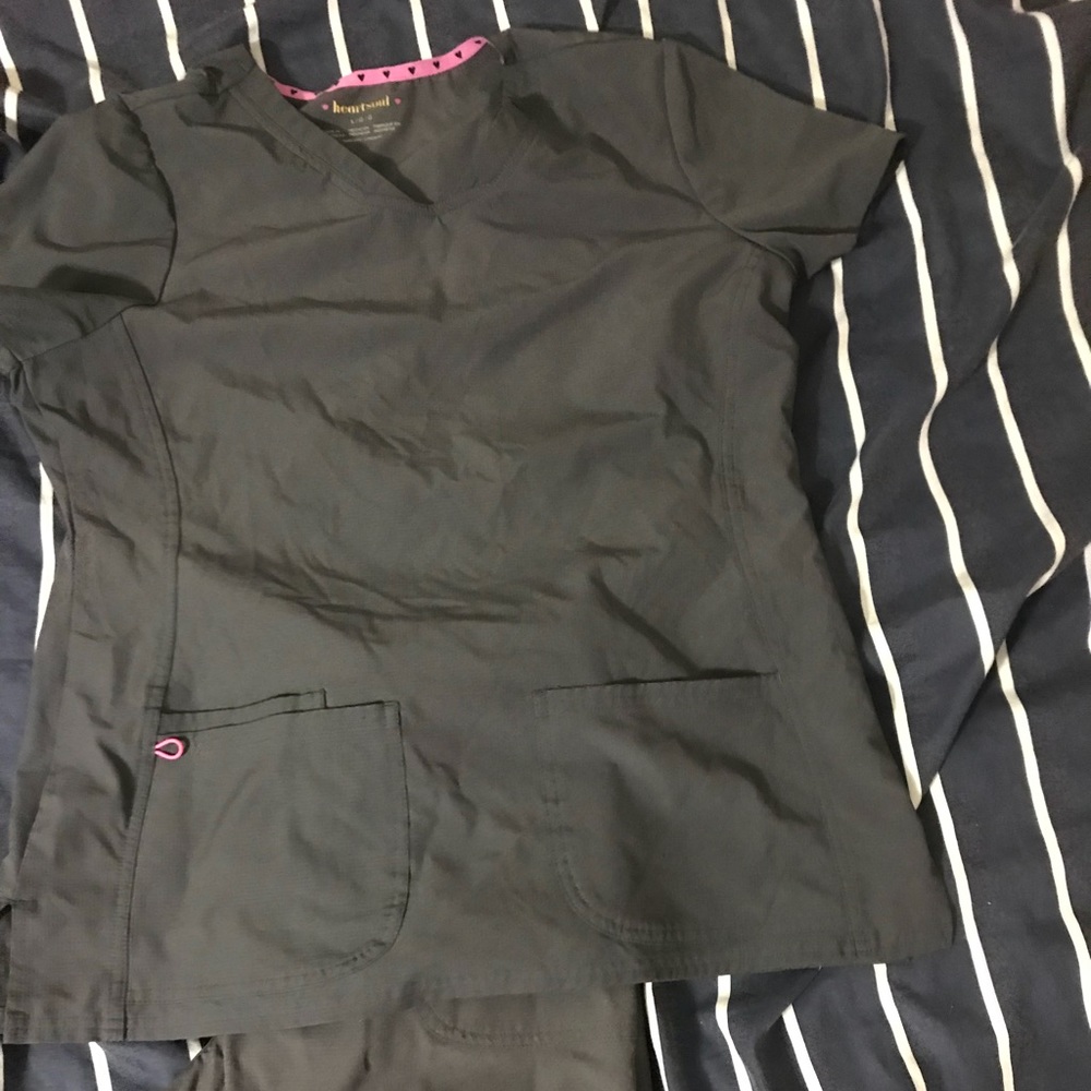 Scrub set